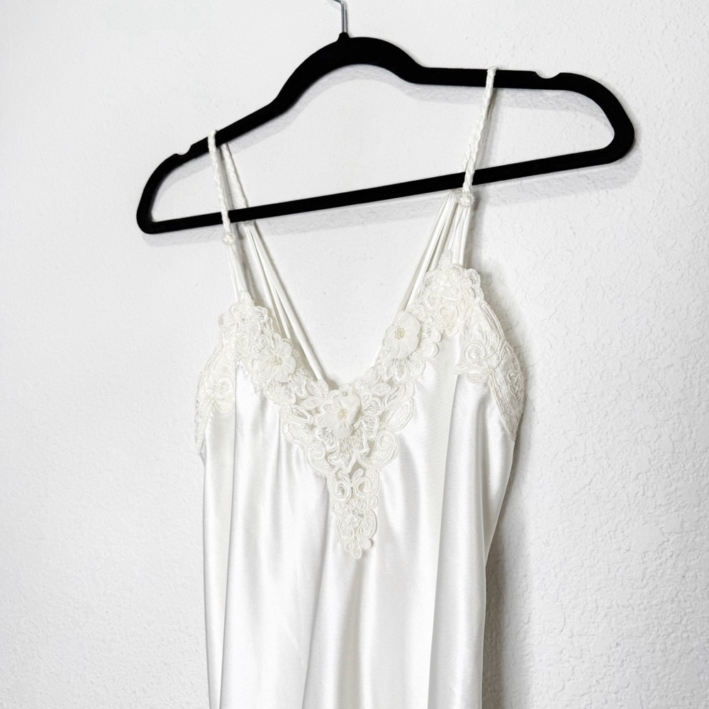 Delicates Cream Chemise and Robe Set - Picture 3 of 16